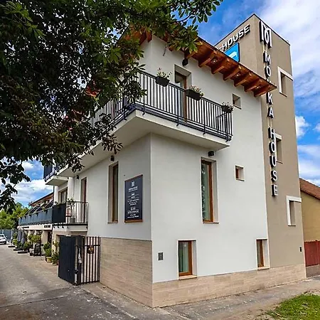 Mokka House Panzio B&B